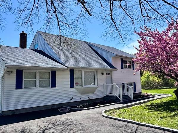 1070 Spur DR, Islip, NY 11706