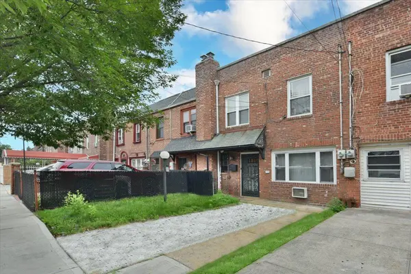 102-35 187th ST, Hollis, NY 11423