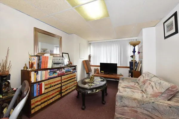 102-35 187th ST, Hollis, NY 11423