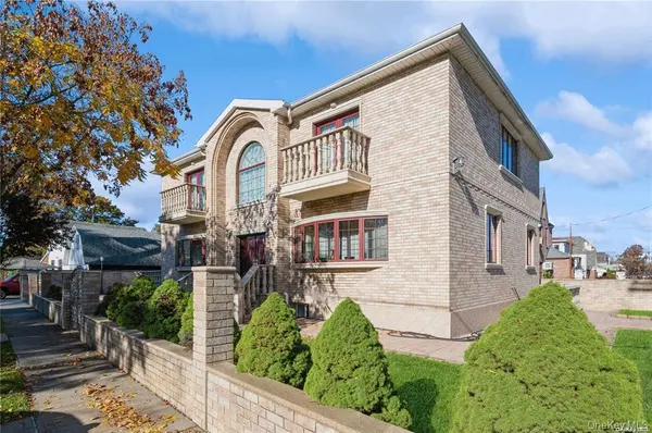 166-21 Goethals AVE,  Jamaica Estates,  NY 11432