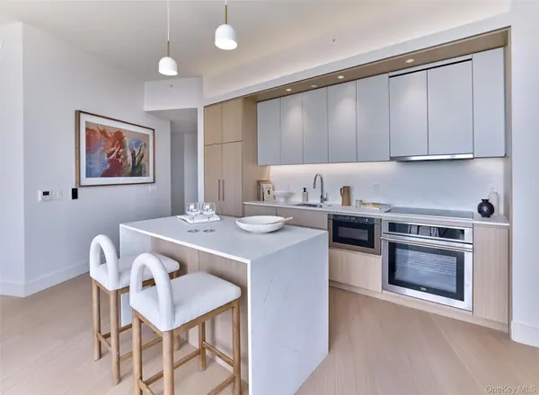 33 Westchester PL #22B, New Rochelle, NY 10801