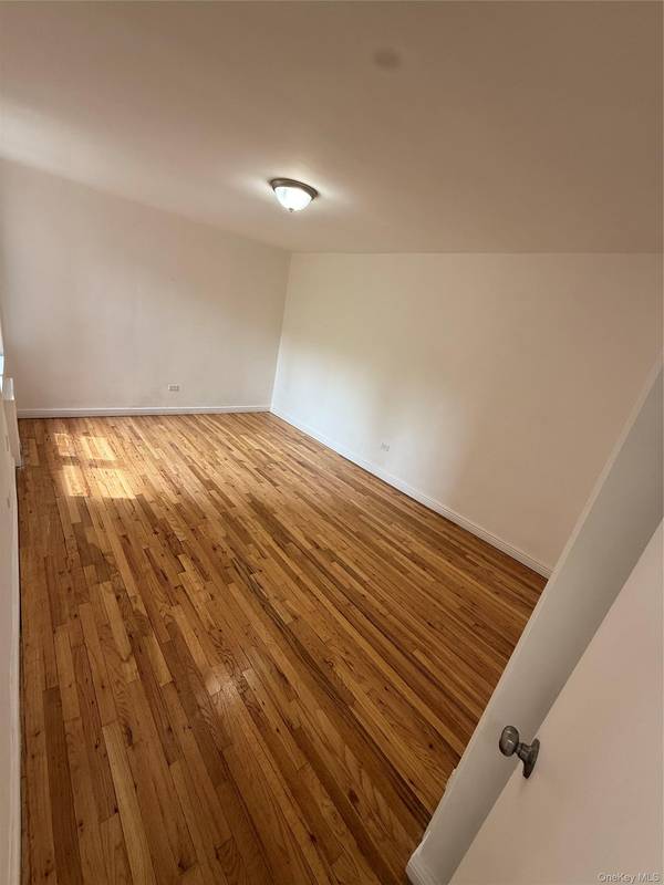 67-25 Clyde ST #5D, Forest Hills, NY 11375