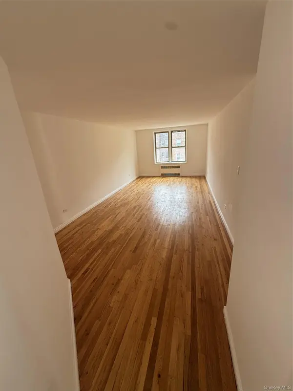 67-25 Clyde ST #5D, Forest Hills, NY 11375
