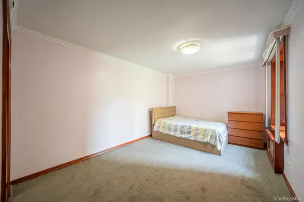 62-59 108th ST #4N, Forest Hills, NY 11375