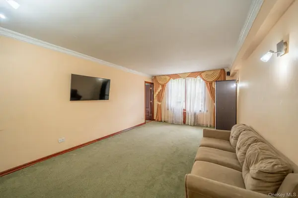 62-59 108th ST #4N, Forest Hills, NY 11375