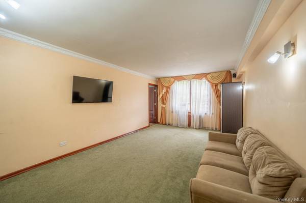 62-59 108th ST #4N, Forest Hills, NY 11375