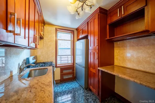 62-59 108th ST #4N, Forest Hills, NY 11375
