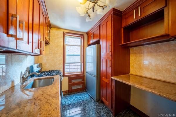 62-59 108th ST #4N, Forest Hills, NY 11375