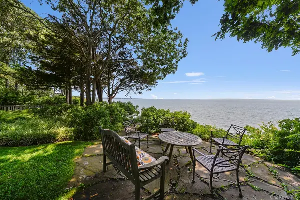 Address not disclosed, Peconic, NY 11958