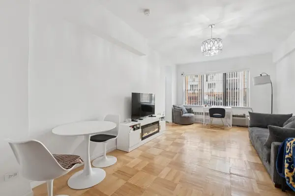 76-26 113th ST #1B, Forest Hills, NY 11375