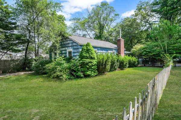 9 Private RD, Medford, NY 11763
