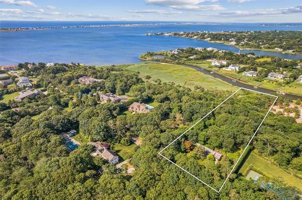 27 Jagger LN, Westhampton, NY 11977