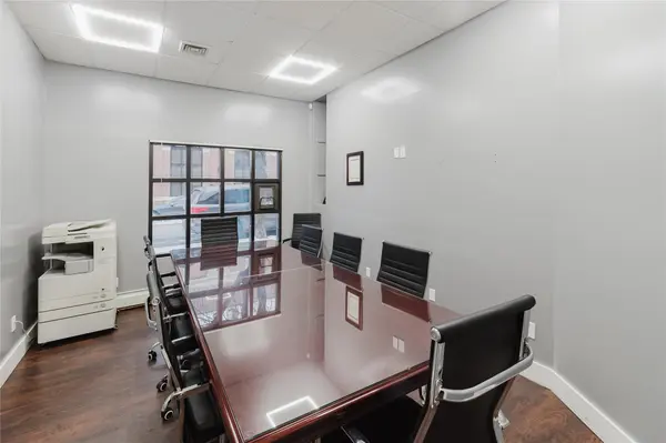 98-22 Metropolitan AVE, Forest Hills, NY 11375