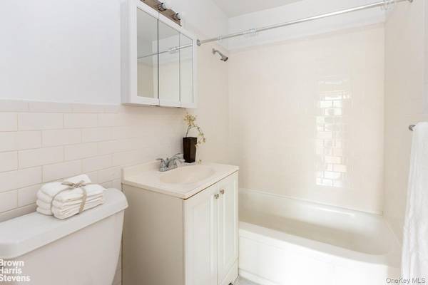 3671 Hudson Manor TER #4F, Bronx, NY 10463