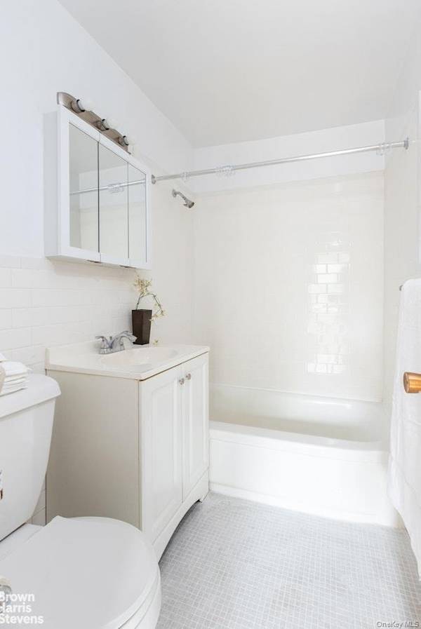 3671 Hudson Manor TER #4F, Bronx, NY 10463