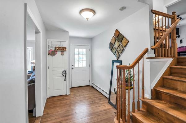 11 Grove AVE, Saint James, NY 11780