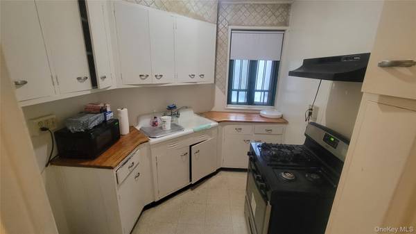 1596 Unionport RD #2E, Bronx, NY 10462