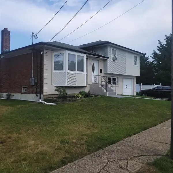 5 Sportsmans AVE, Freeport, NY 11520