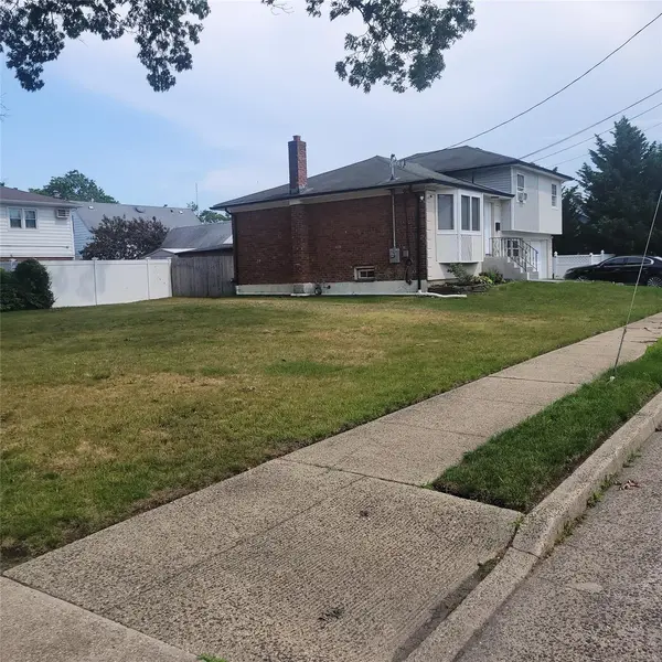 5 Sportsmans AVE, Freeport, NY 11520