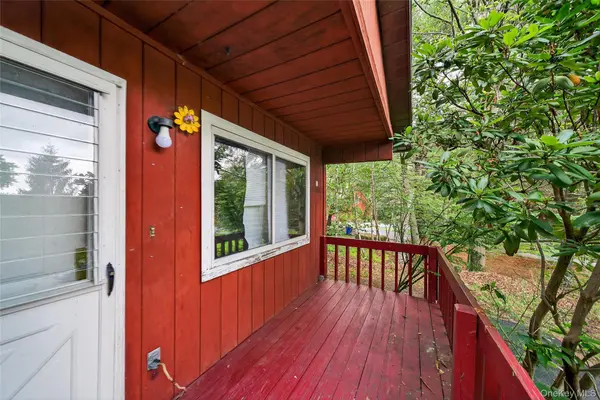 65 Timber Hill LN, South Fallsburg, NY 12779