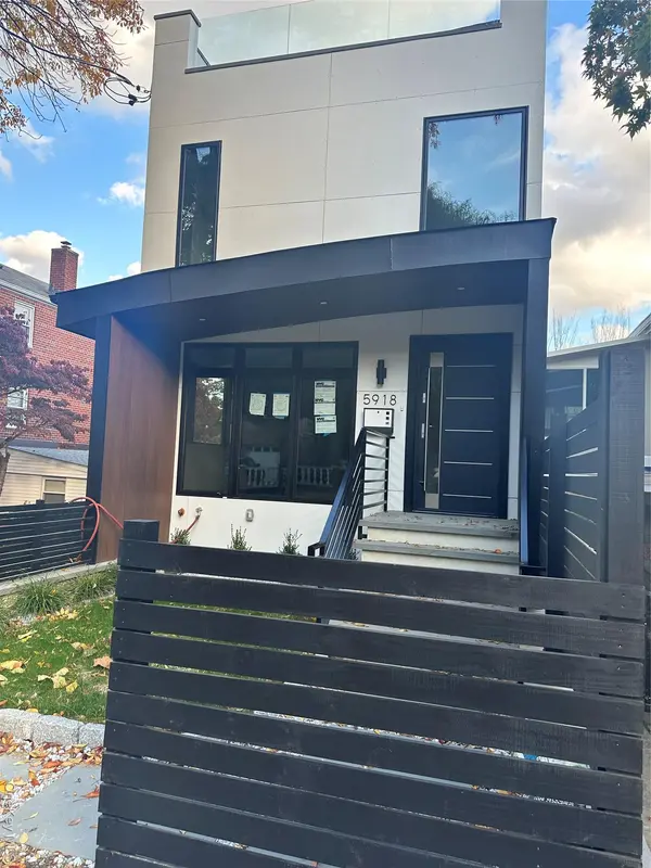 5918 Delafield AVE, Bronx, NY 10471