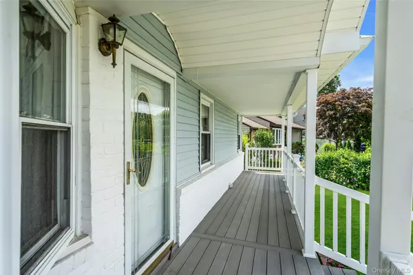 22 Robert DR, Huntington, NY 11743