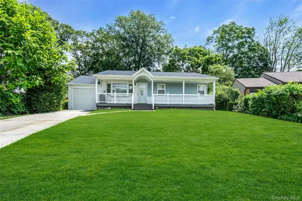 22 Robert DR, Huntington, NY 11743