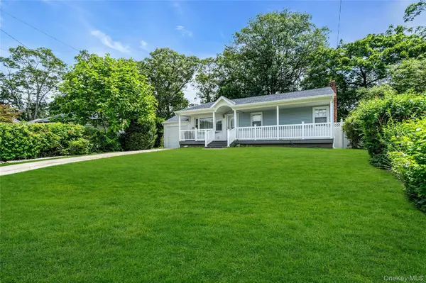 22 Robert DR, Huntington, NY 11743
