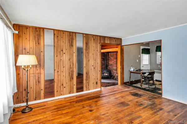 22 Robert DR, Huntington, NY 11743