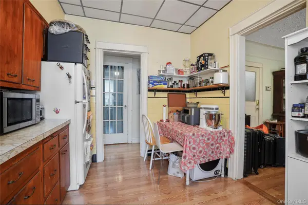 6046 Putnam AVE, Ridgewood, NY 11385