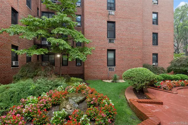 139-15 83 AVE #629, Briarwood, NY 11435