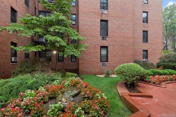139-15 83 AVE #629, Briarwood, NY 11435