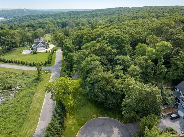 98 Roundabend RD, Tarrytown, NY 10591