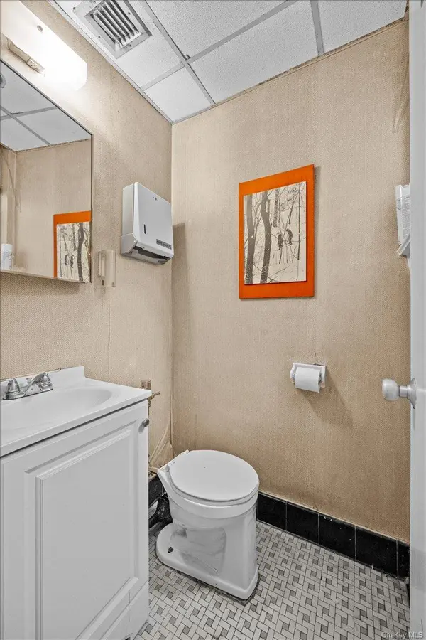 2711 Henry Hudson Pkwy #1F, Bronx, NY 10463