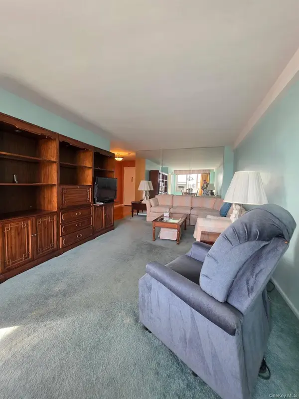 210-15 23rd AVE #4E, Bayside, NY 11360