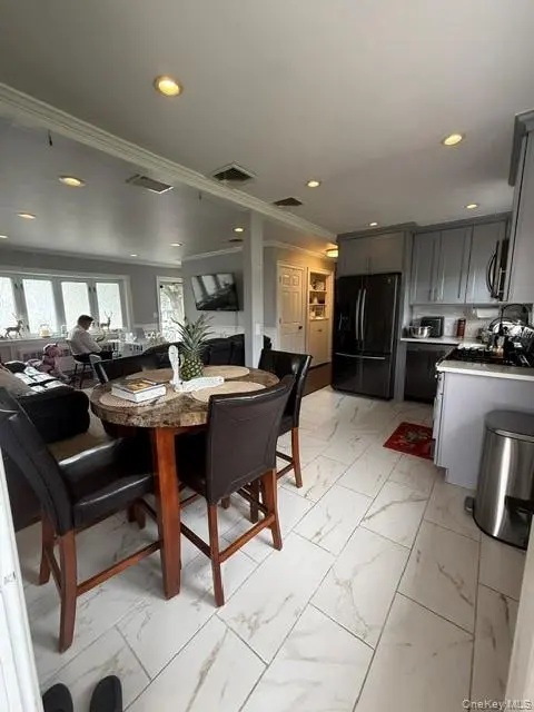 94 Indian Head RD, Kings Park, NY 11754