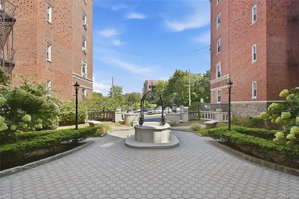 60 W Broad ST #1L, Fleetwood, NY 10552
