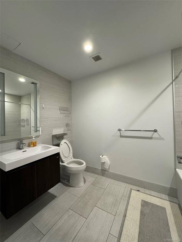 13103 40th RD #10H, Flushing, NY 11354