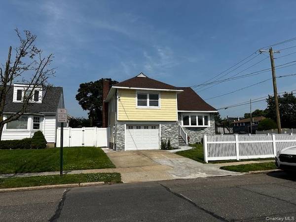 558 Oxford RD, Cedarhurst, NY 11516