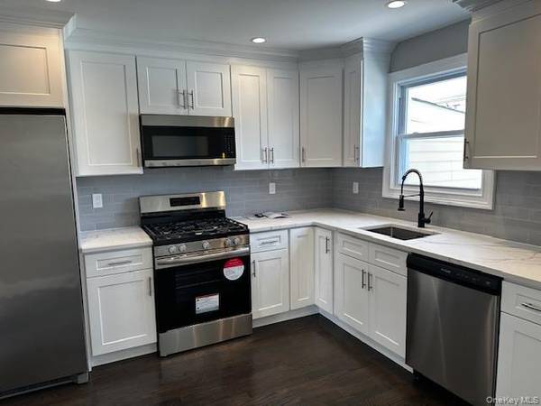 558 Oxford RD, Cedarhurst, NY 11516