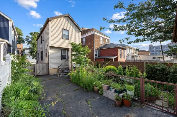 2121 Quimby AVE, Bronx, NY 10473