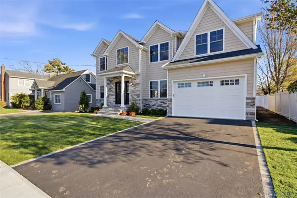 32 Massapequa AVE, Massapequa Park, NY 11762