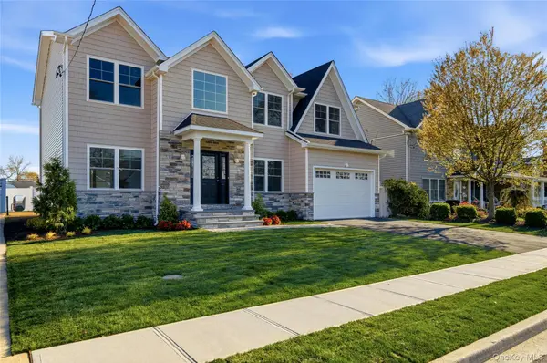 32 Massapequa AVE, Massapequa Park, NY 11762