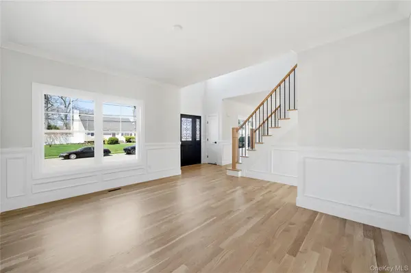 32 Massapequa AVE, Massapequa Park, NY 11762