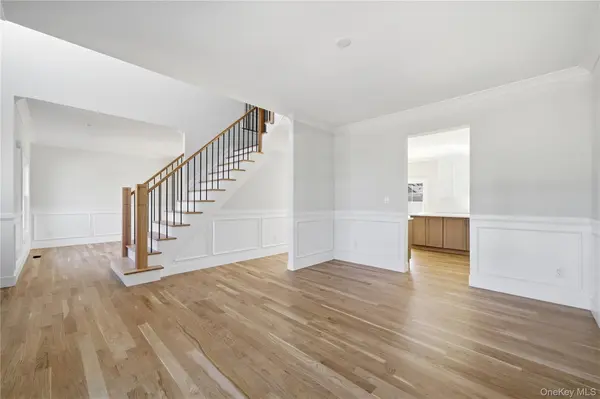 32 Massapequa AVE, Massapequa Park, NY 11762