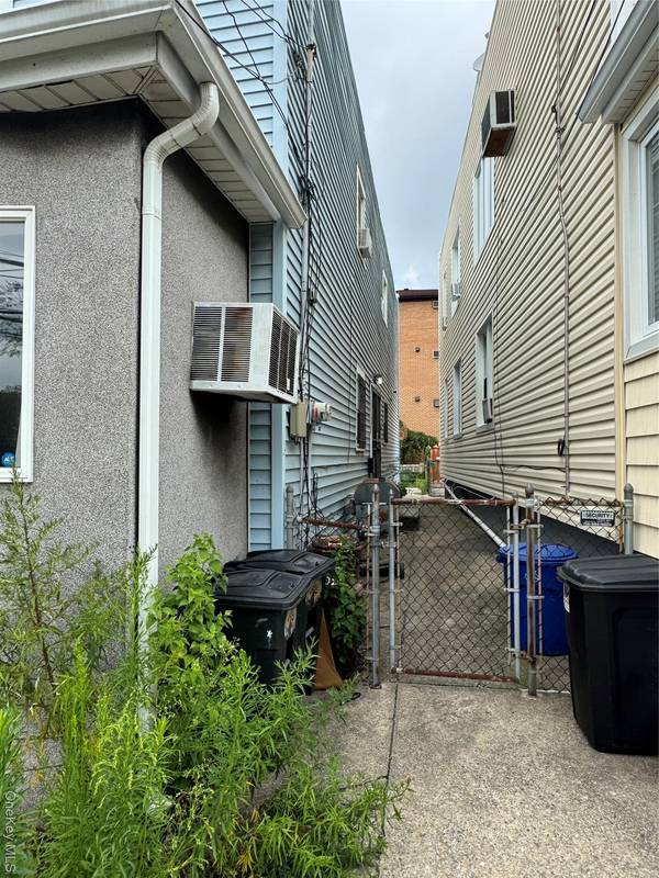 61-51 Borden AVE, Maspeth, NY 11378