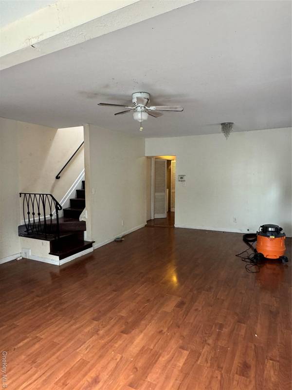 61-51 Borden AVE, Maspeth, NY 11378