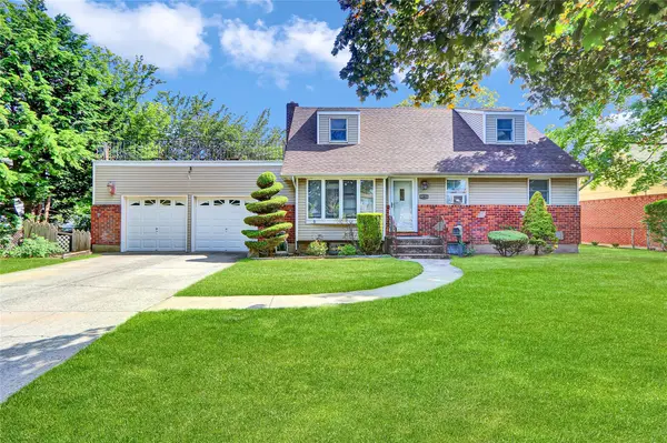 181 Maple AVE, East Meadow, NY 11554