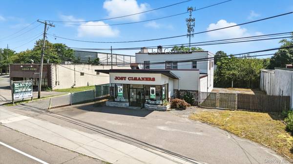230 N Main ST, Sayville, NY 11782