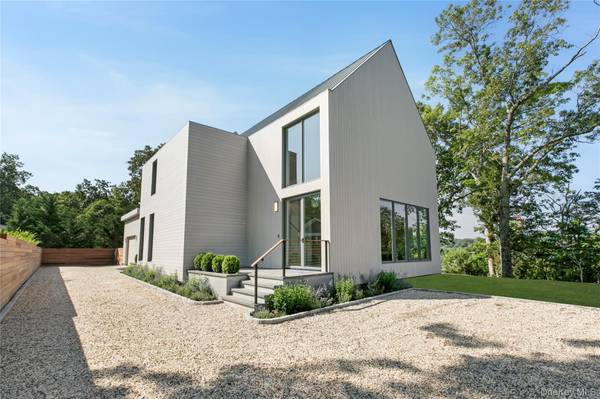6370 Skunk LN, Cutchogue, NY 11935